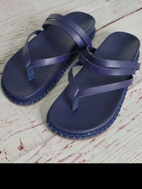 SCHUTZ Rania Navy Triple-Strap Leather Thong with Blue Whipstitching. Size 8